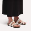 Adorno floral Mayari en piel natural