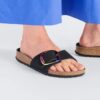 Madrid Big Buckle de piel nobuk negra