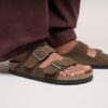 Soft Footbed Arizona de ante en tono té oscuro
